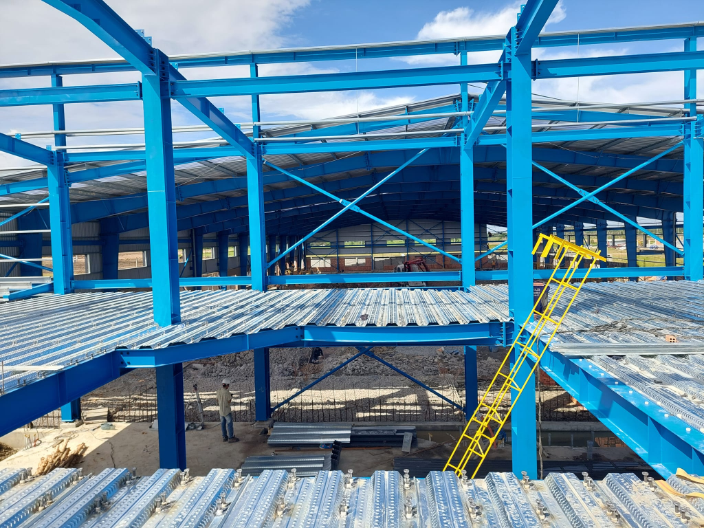 Thi Công Sàn Deck Công Trình Xây Dựng