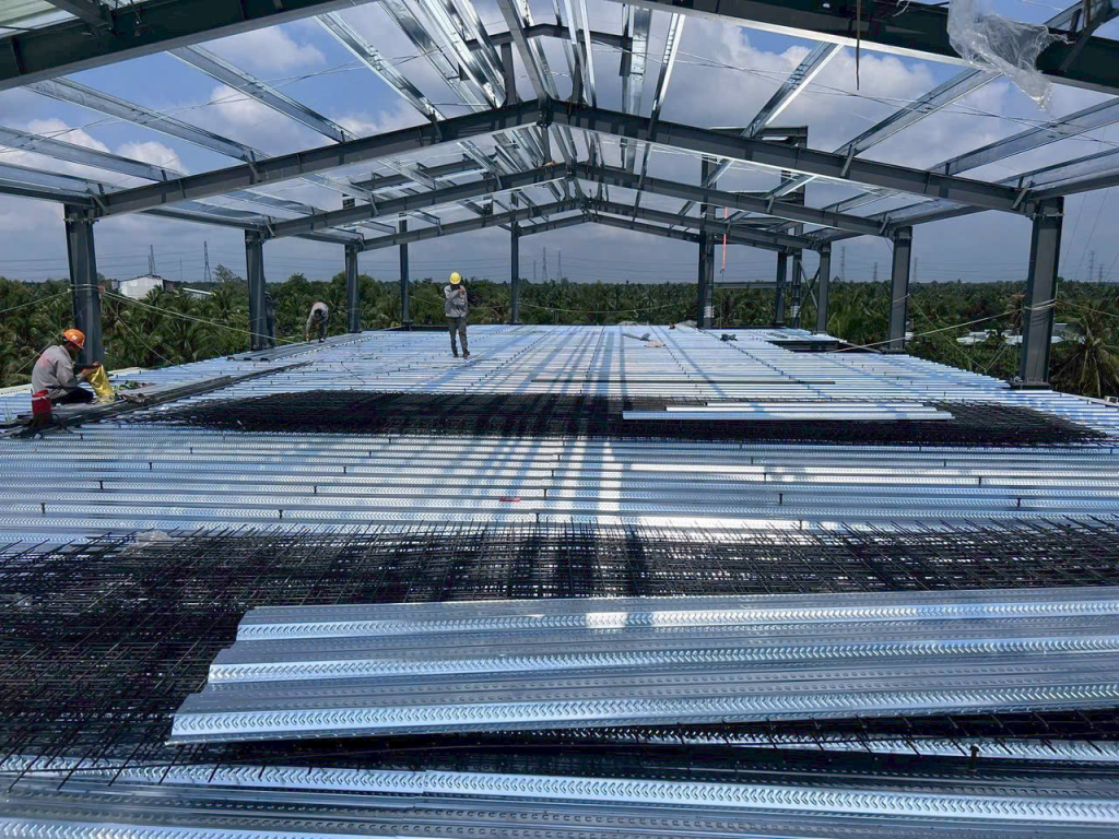 Thi Công Tôn Đổ Sàn Deck