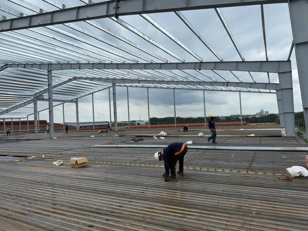 Công Trình Xây Dựng Sử Dụng Tôn Sàn Deck