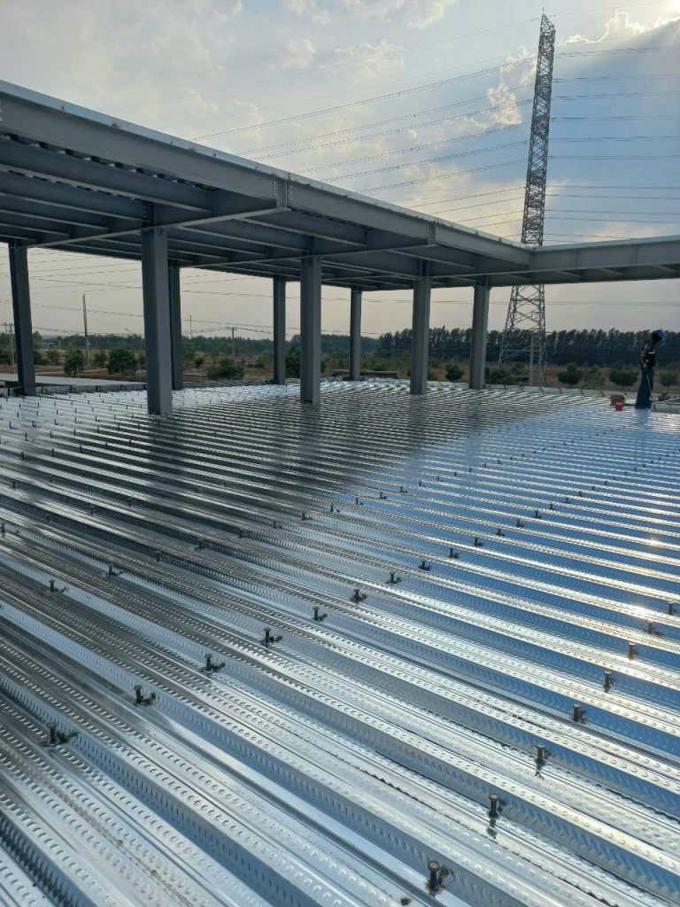 Công Trình Xây Dựng Sử Dụng Tôn Sàn Deck