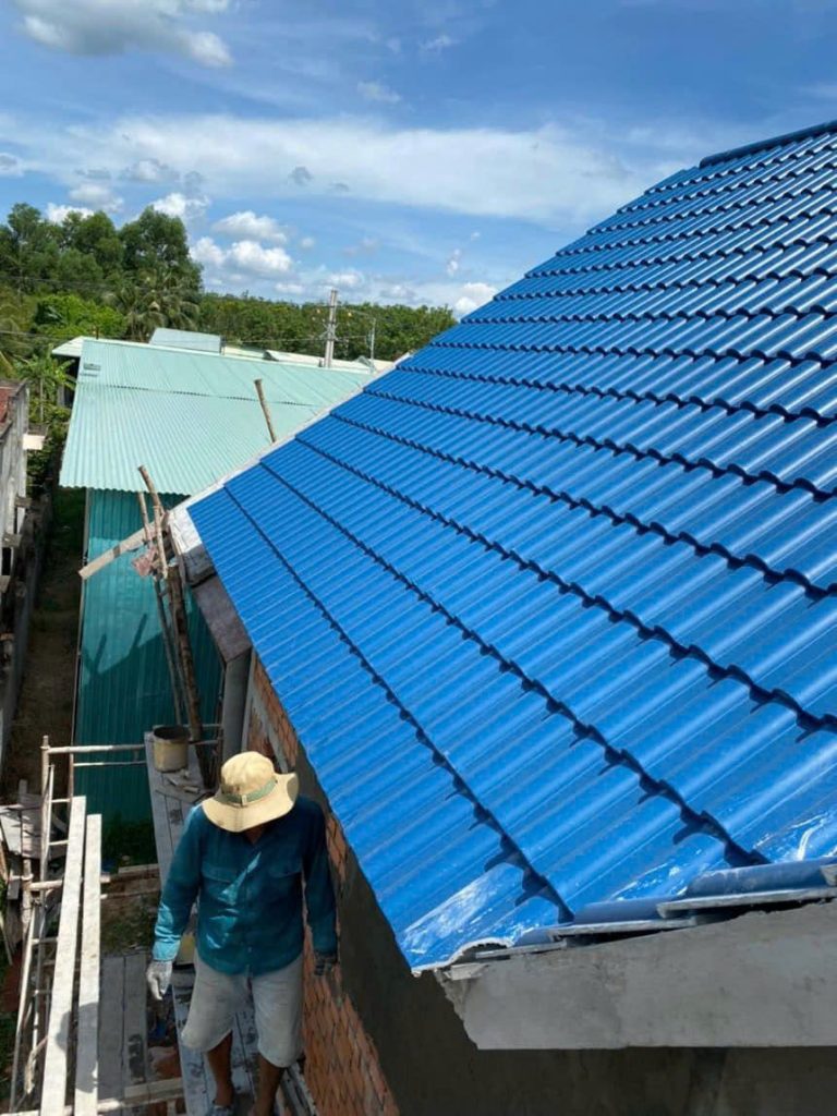 Ứng dụng tôn nhựa gia ngói hoa sen 