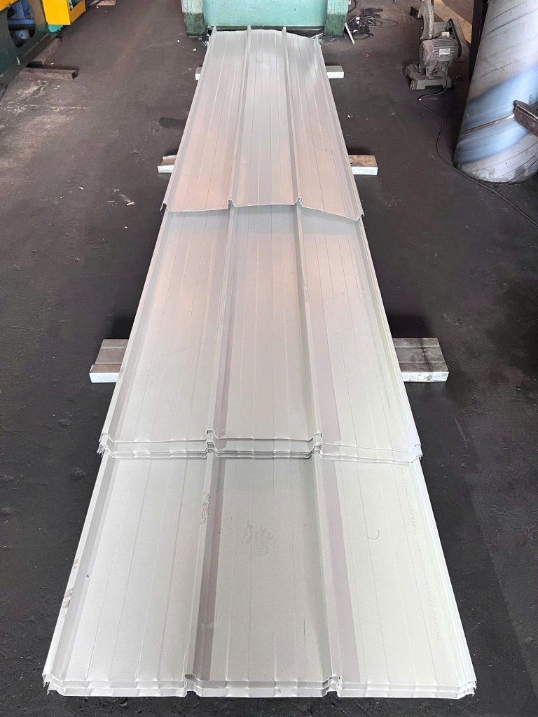 Tôn Cliplock 4 Sóng - Độ Bền Cao, Thẩm Mỹ, Dễ Thi Công 2 Tôn Cliplock 4 Sóng