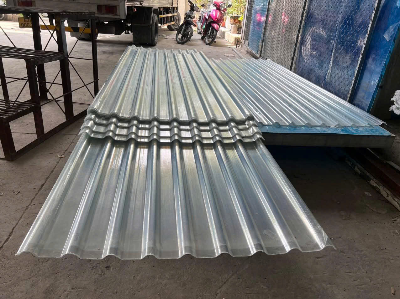GIÁ TÔN NHỰA LẤY SÁNG COMPOSITE MỚI NHẤT 2026 – GIẢI PHÁP CHIẾU SÁNG HIỆU QUẢ 1 Tôn Nhựa Lấy Sáng Composite Mới Nhất