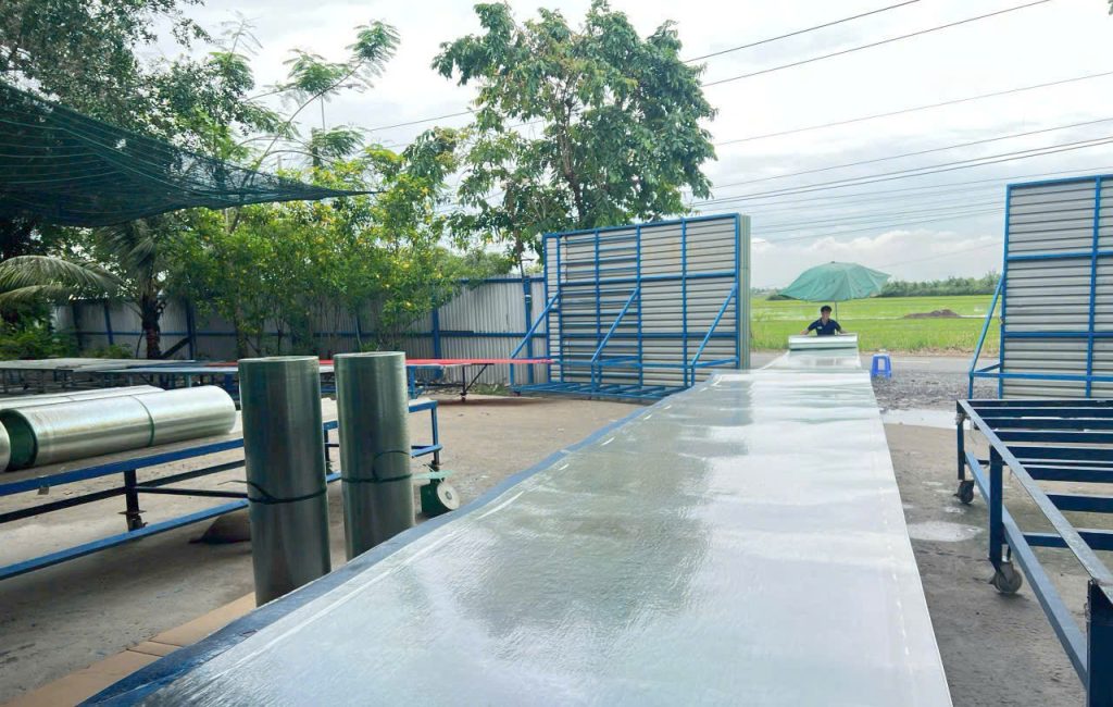Tôn Lấy Sáng Phẳng – Giải Pháp Lấy Sáng Tự Nhiên, Tiết Kiệm Năng Lượng 4 z6888382446219 4c66065220fc75705d7f7ce6f05ab7cf
