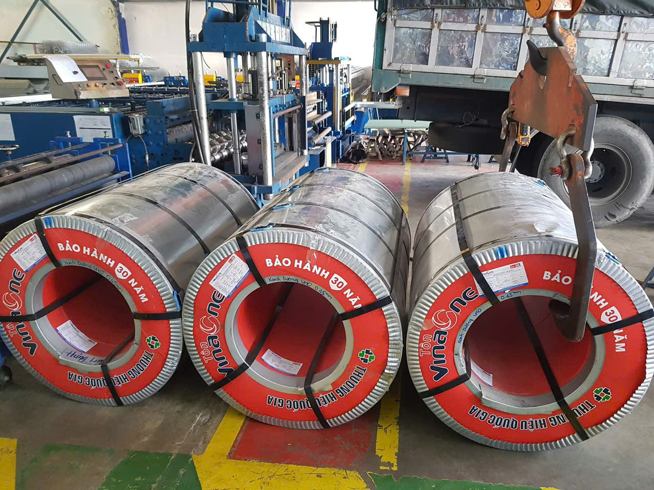 Giá Tôn Vina One Chính Hãng 2025 – Cập Nhật Từ Nhà Máy 1 Cập nhật giá tôn Vina One mới nhất 2025