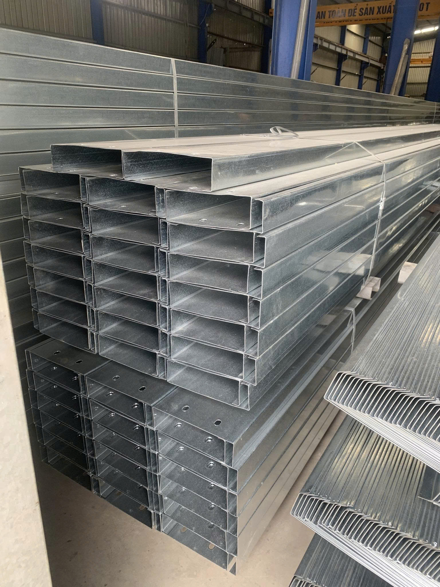 Xà gồ C300x65x2.5mm