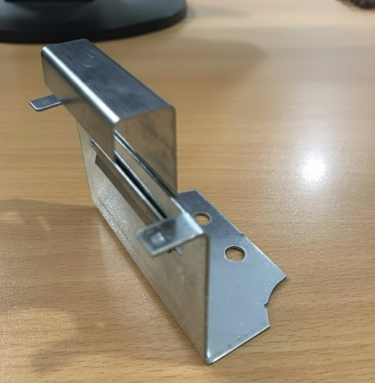 Giá đai kẹp tôn Seamlock 2025 – Phụ kiện mái không thể thiếu 5 Có những loại Đai kẹp tôn Seamlock nào hiện nay