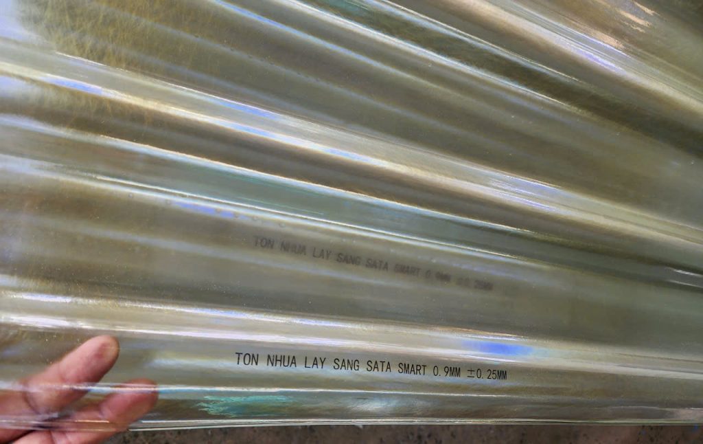 Tôn nhựa Composite 2025 – Bền đẹp, thân thiện, lấy sáng tốt 2 Tôn nhựa composite Thép SATA