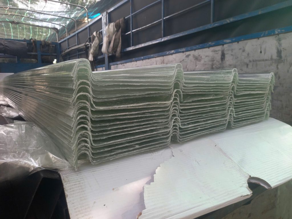 Tôn nhựa Composite 2025 – Bền đẹp, thân thiện, lấy sáng tốt 6 Vậy làm sao để chọn được tôn nhựa Composite chất lượng