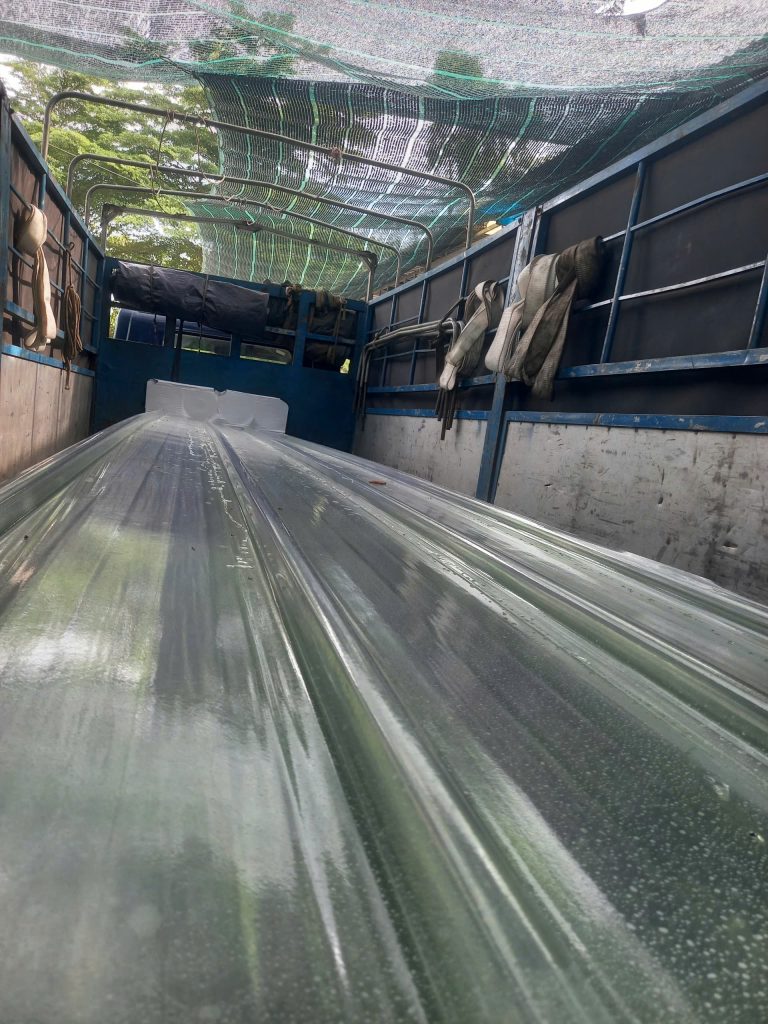 Tôn nhựa Composite 2025 – Bền đẹp, thân thiện, lấy sáng tốt 3 Tôn nhựa composite Thép SATA