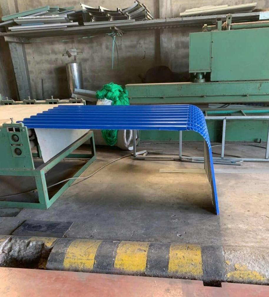 Giá Tôn Lợp Mái Vòm Sân Thượng, Hiên Nhà, Bãi Xe Mới Nhất 3 Tôn lợp mái vòm