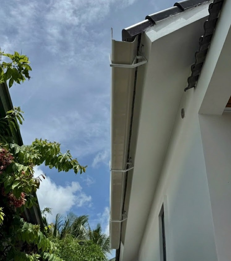 Máng Xối Nhựa PVC 2025 – Công nghệ xanh, tiết kiệm, bền, đẹp 3 Một số ứng dụng của máng xối nhựa PVC trong thực tế