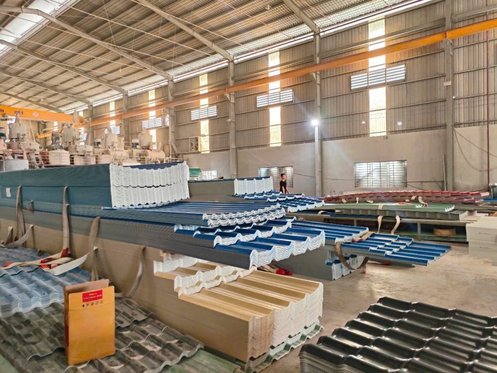 Giá tôn nhựa 5 Sóng SATA Công nghệ Chống UV mới nhất 2026 3 Tôn nhựa 5 sóng PVC/ASA SATA