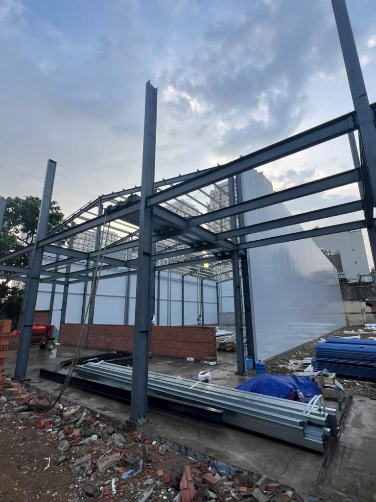 Tôn Chống Nóng Là Gì? Top 4 Loại Tôn Cách Nhiệt Tốt Nhất 6 panel eps ung dung trong vach nha xuong