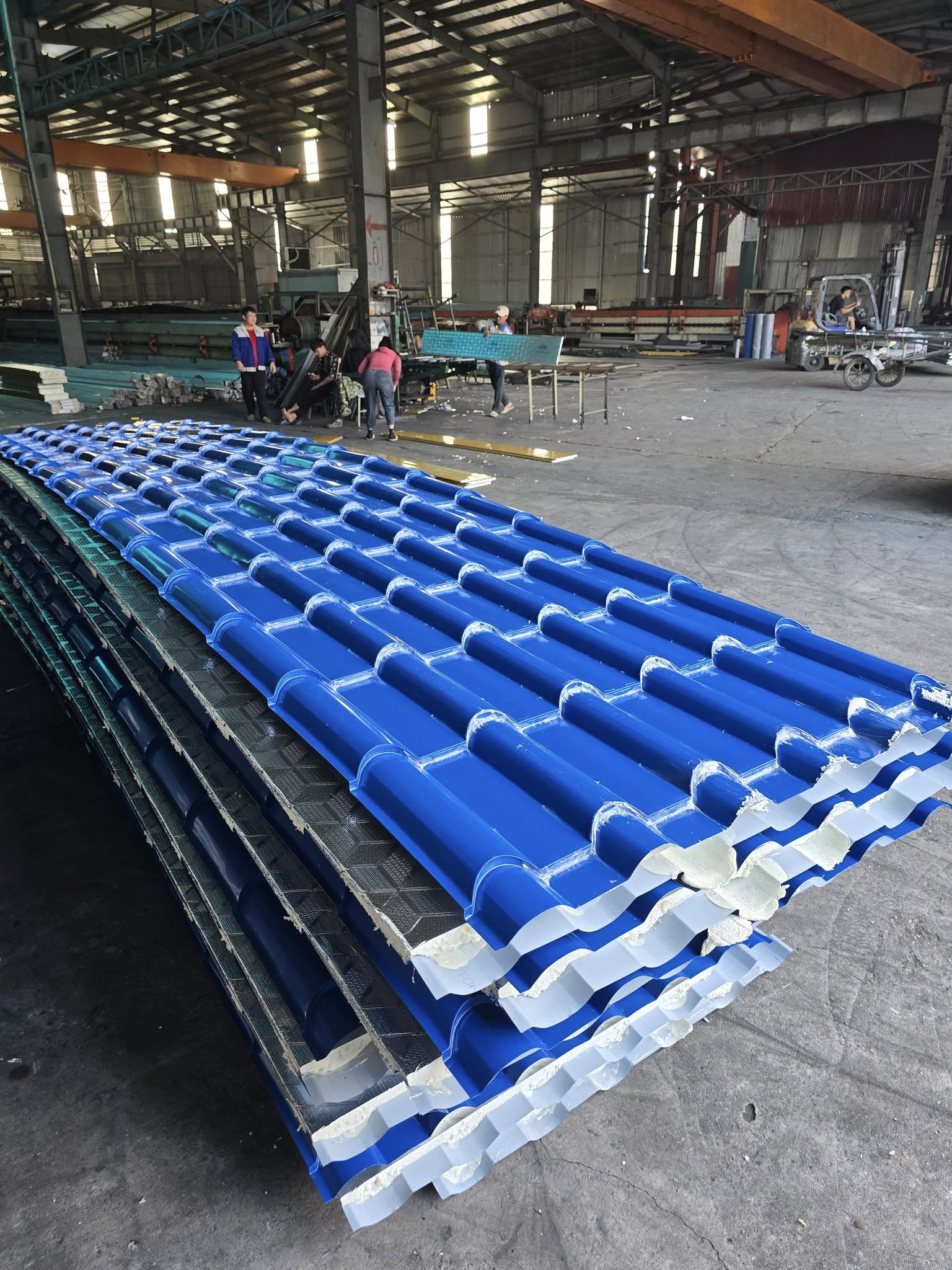 Tôn giả ngói cách nhiệt