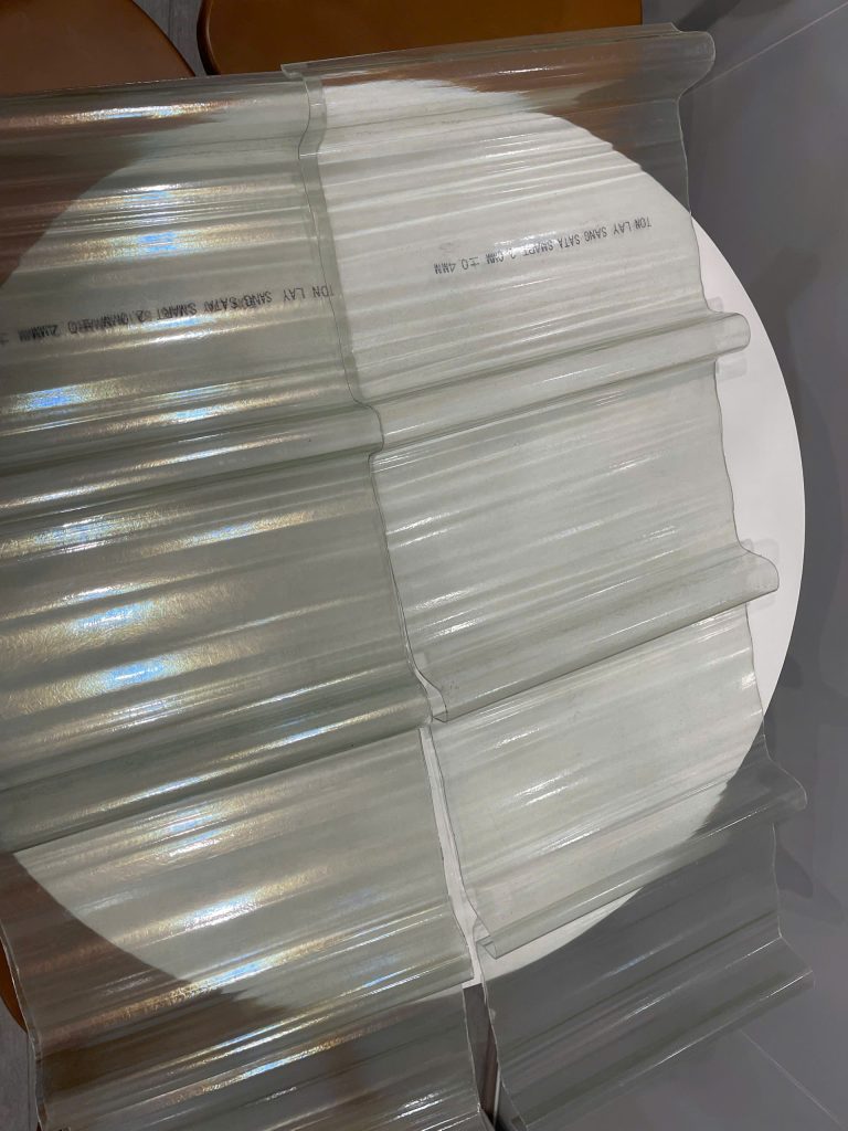 giá tôn lấy sáng hoa sen