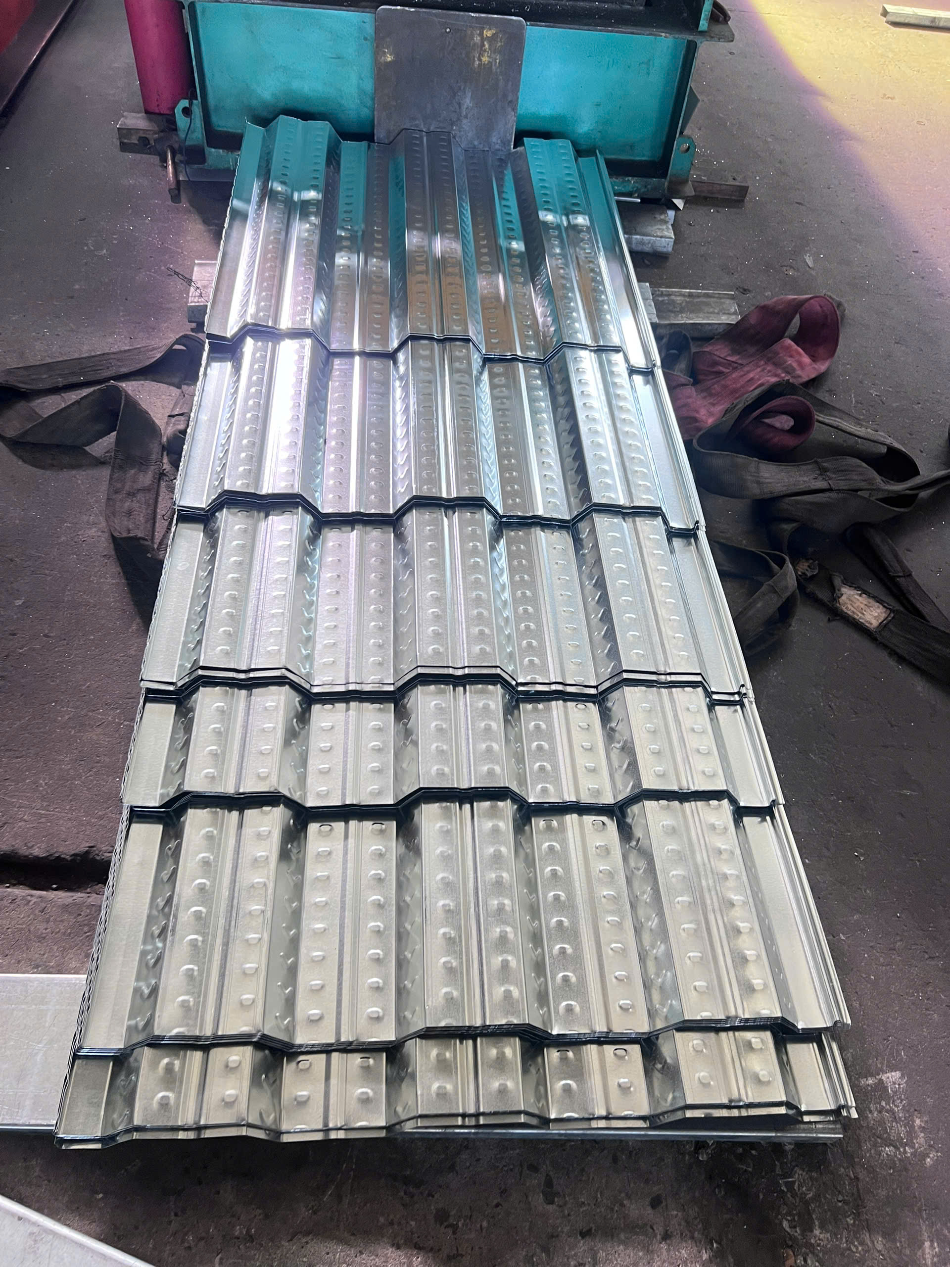 Tôn sàn deck Đông Á