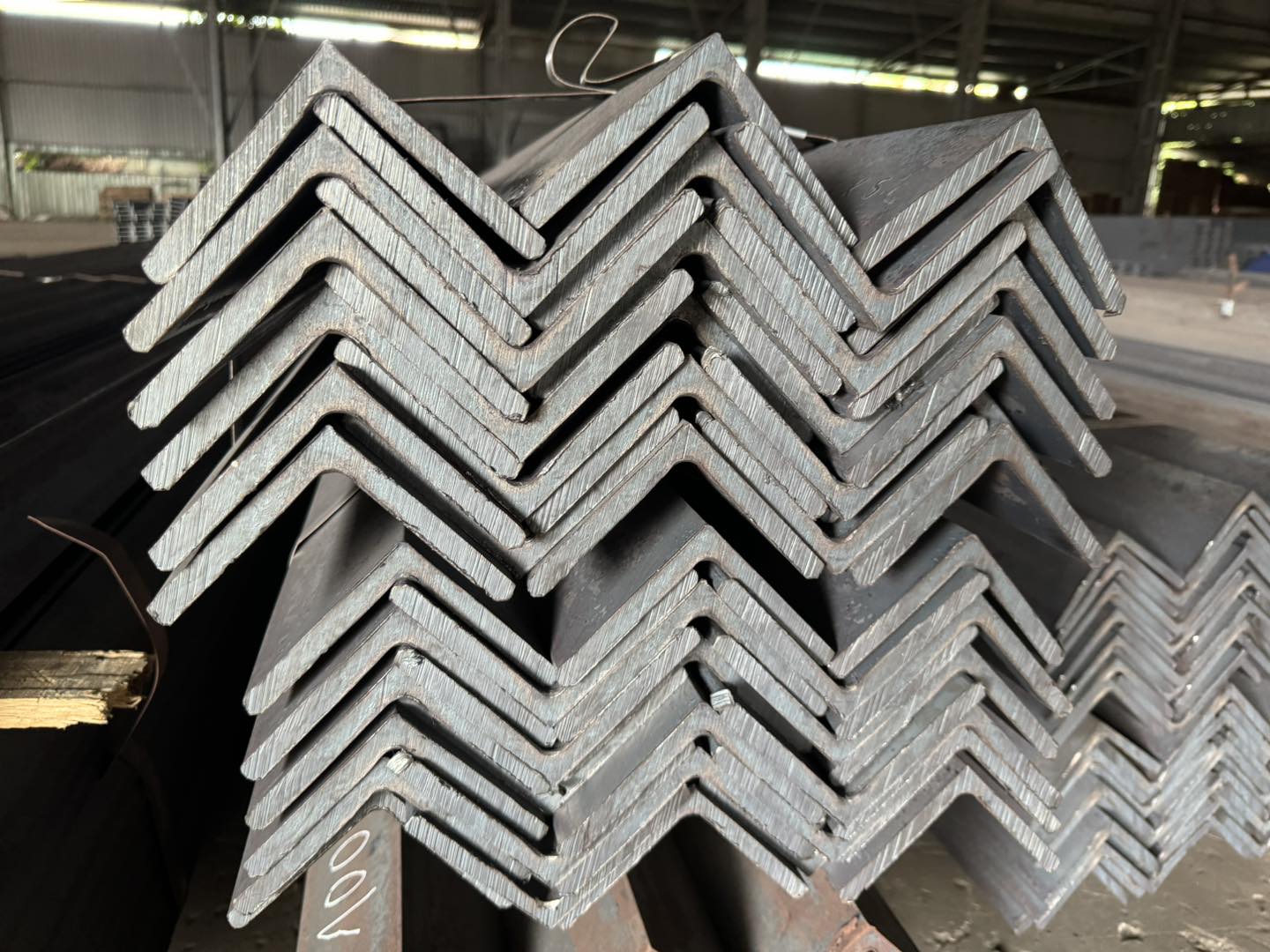 Giá Thép V100x100x9 Ly Hôm Nay – Cập Nhật Giá Tại TP.HCM 1 Thép V100x100x9 ly