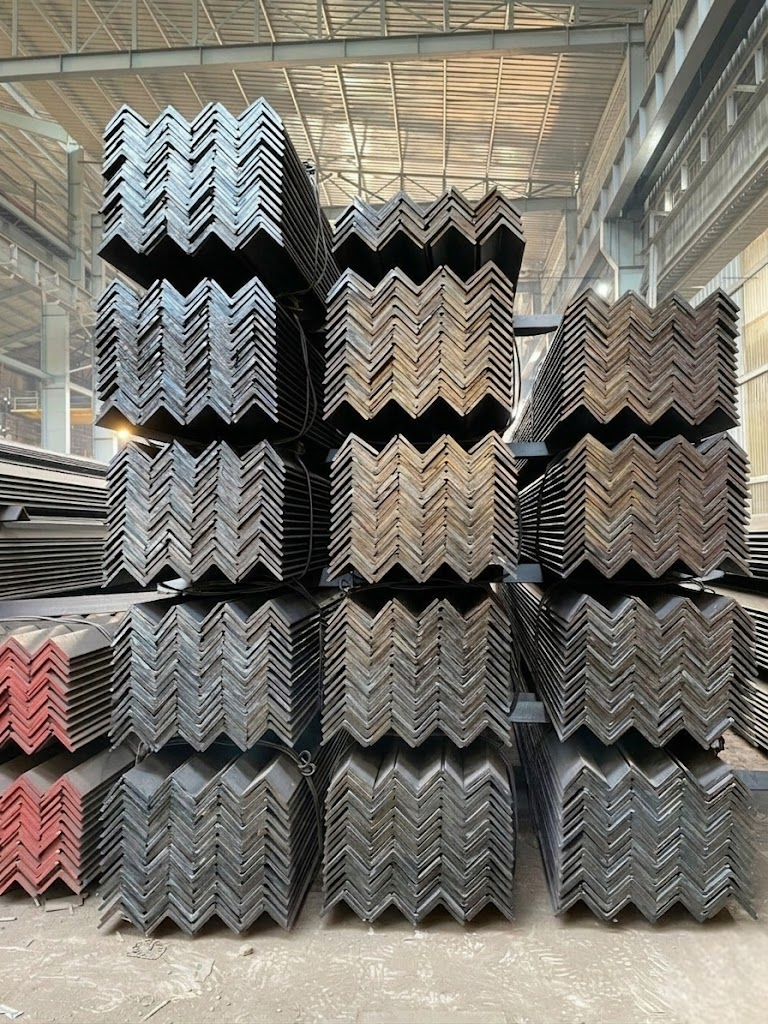 Giá Thép V100x100x9 Ly Hôm Nay – Cập Nhật Giá Tại TP.HCM 4 Tìm hiểu các yếu tố ảnh hưởng đến giá