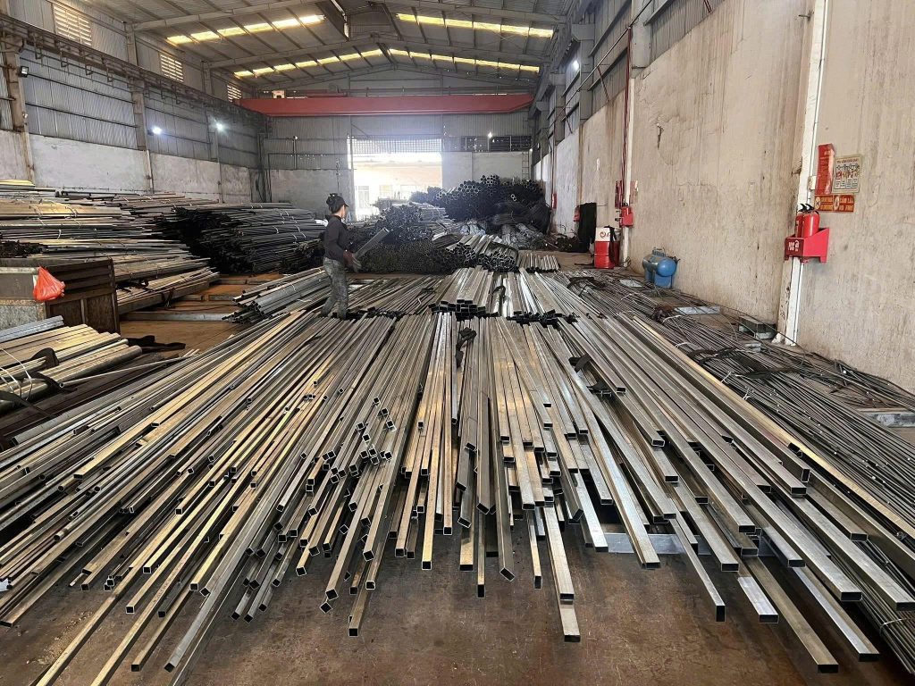 Sắt Hộp Cũ Thanh Lý Giá Rẻ – Hàng Đẹp, Có Sẵn Tại Kho 6 Sắt Hộp Cũ