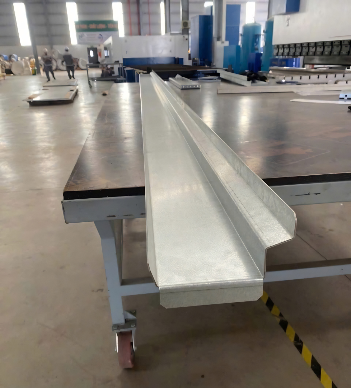 Máng xối tôn mạ kẽm: Báo giá và Cách lắp đặt