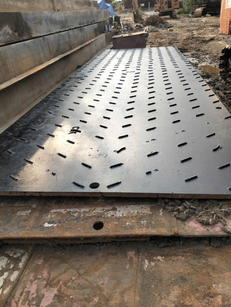 Thép tấm lót đường