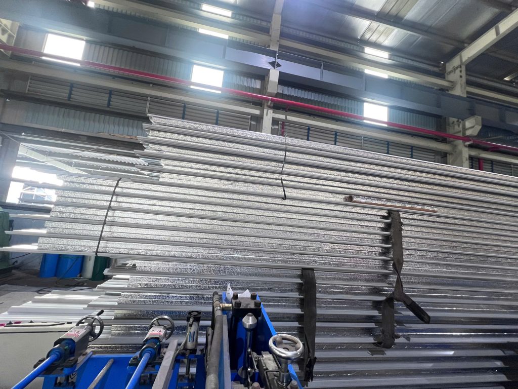 Giá Tôn Xốp Đông Á Mới Nhất – Đầy Đủ Quy Cách, Giá Thành Cạnh Tranh 3 ton xop eps dong a