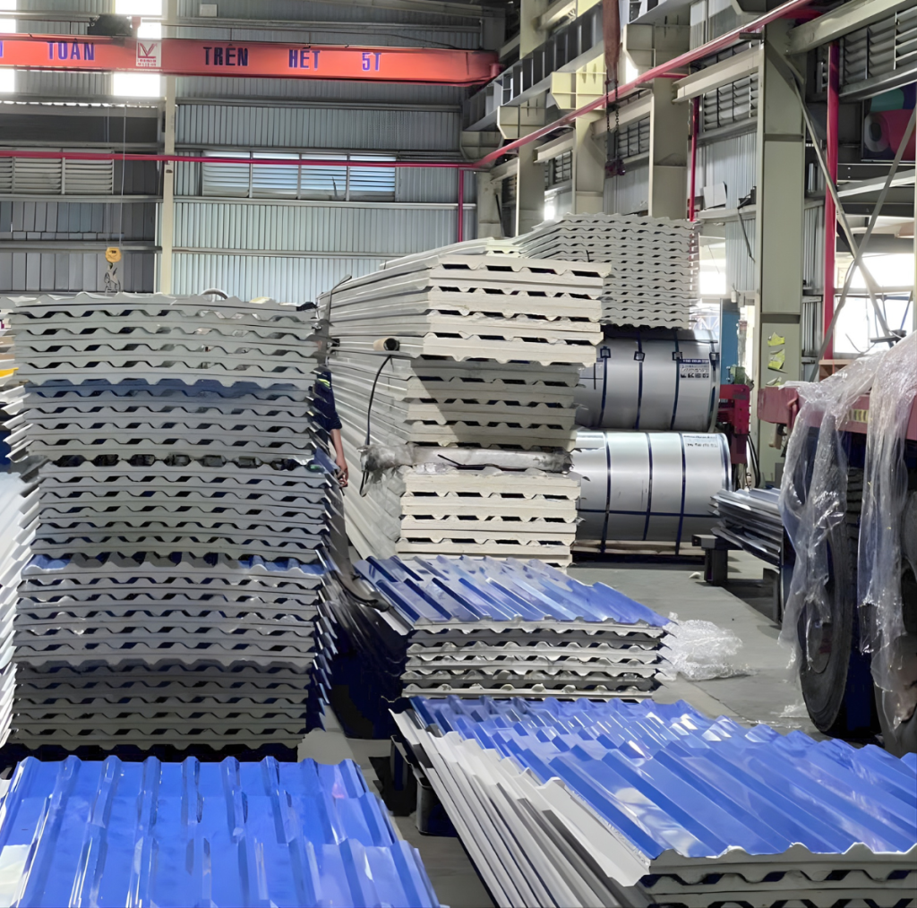 Báo Giá Tôn Xốp Hoa Sen | Bảng Giá Mới Nhất Theo Quy Cách 3 ton xop pu hoa sen