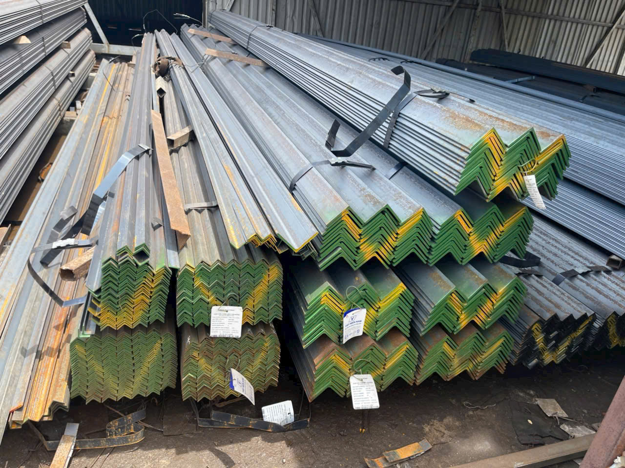 Thép V Cũ - Thanh Lý Giá Tốt, Đầy Đủ Quy Cách, Có Sẵn Hàng 1 Thép V cũ