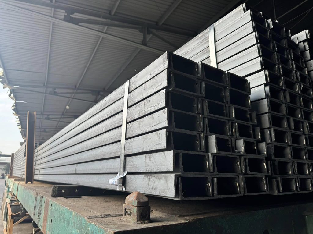 Những yếu tố ảnh hưởng đến bảng giá Sắt U