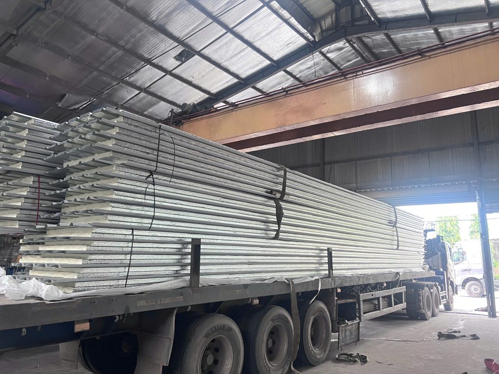 Top 3 tiêu chí chọn đơn vị cung cấp tôn cách nhiệt chuẩn