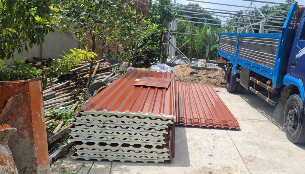 Thép SATA giao tôn cách nhiệt cho khách hàng tại Củ Chi