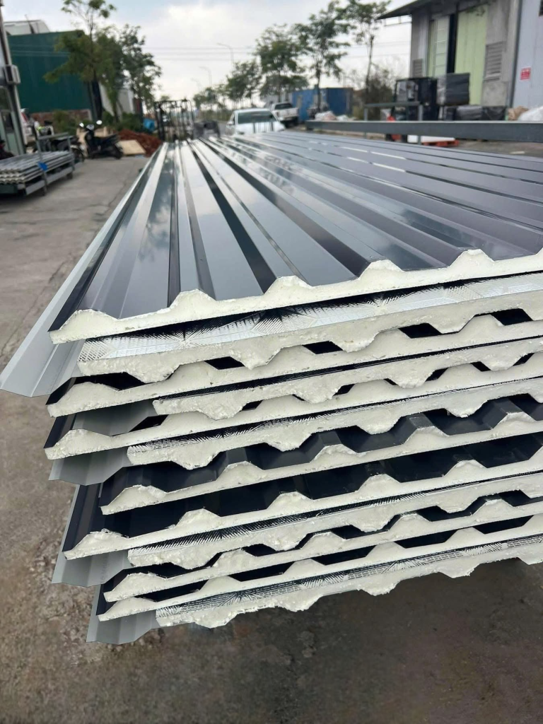 Yếu tố nào ảnh hưởng đến giá tôn cách nhiệt tại quận 8?