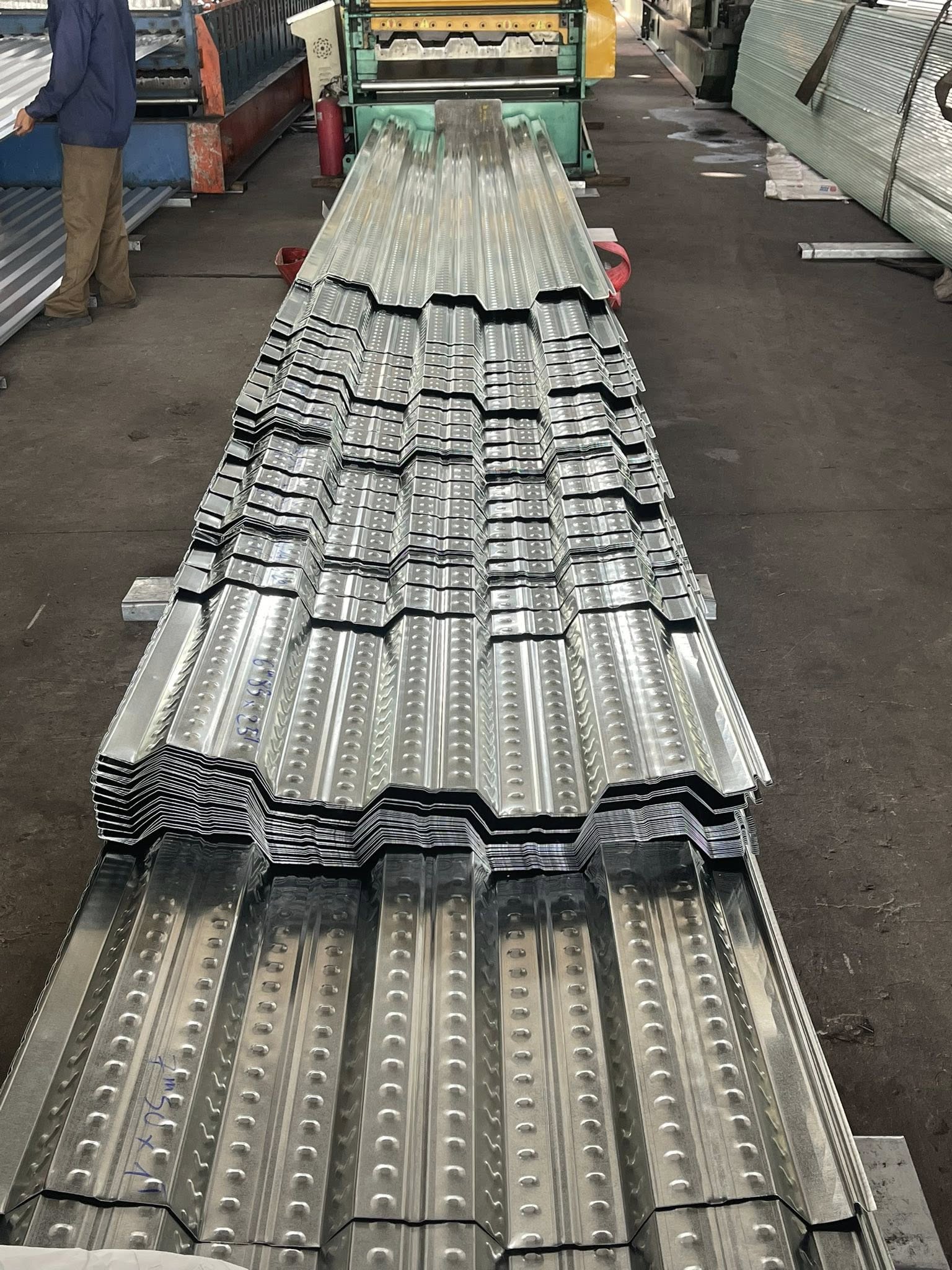 Tôn sàn deck 1.2 ly
