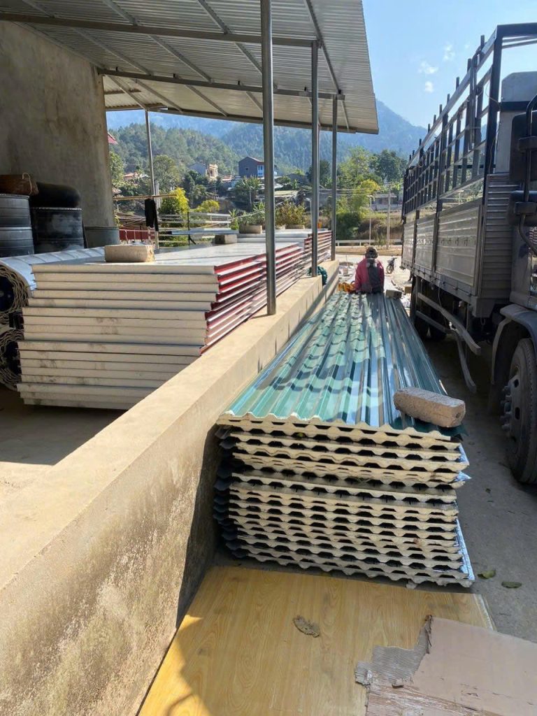 Giá Tôn Cách Nhiệt Tại Quận 11 - Chống Nóng & Cách Âm Hiệu Quả 5 Ứng Dụng Tôn Cách Nhiệt Tại Quận 11 Cho Nhà Dân