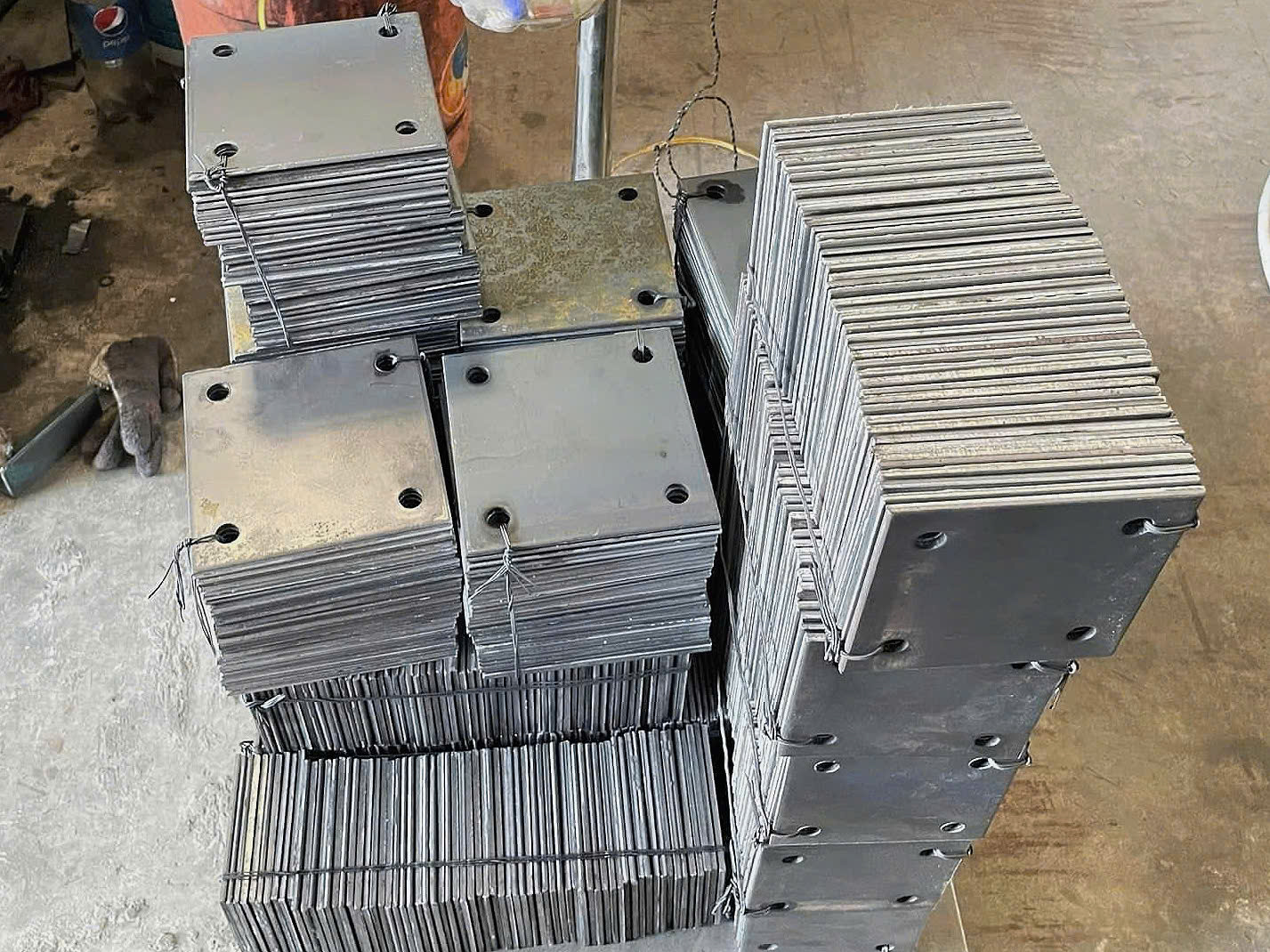 Bản Mã Thép 100x100 Gia Công Theo Yêu Cầu, Độ Chính Xác Cao 1 Bản Mã Thép 100x100