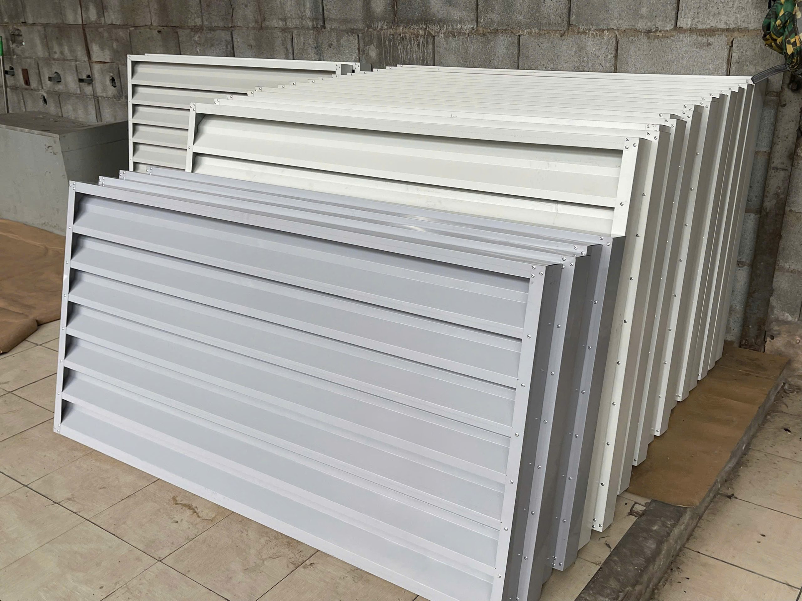 Giá Lam Gió Louver: Cập Nhật Mới Nhất TP. HCM, Hàng Chuẩn Nhà Máy 1 gia lam gio Louver