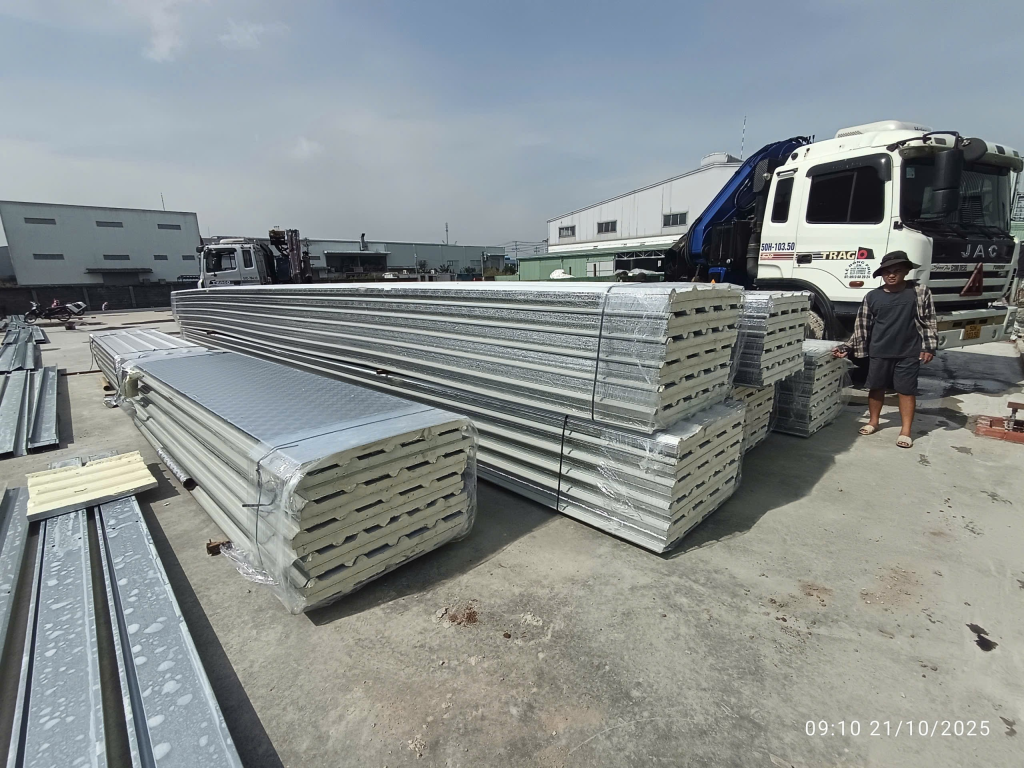 tấm cách nhiệt mái tôn