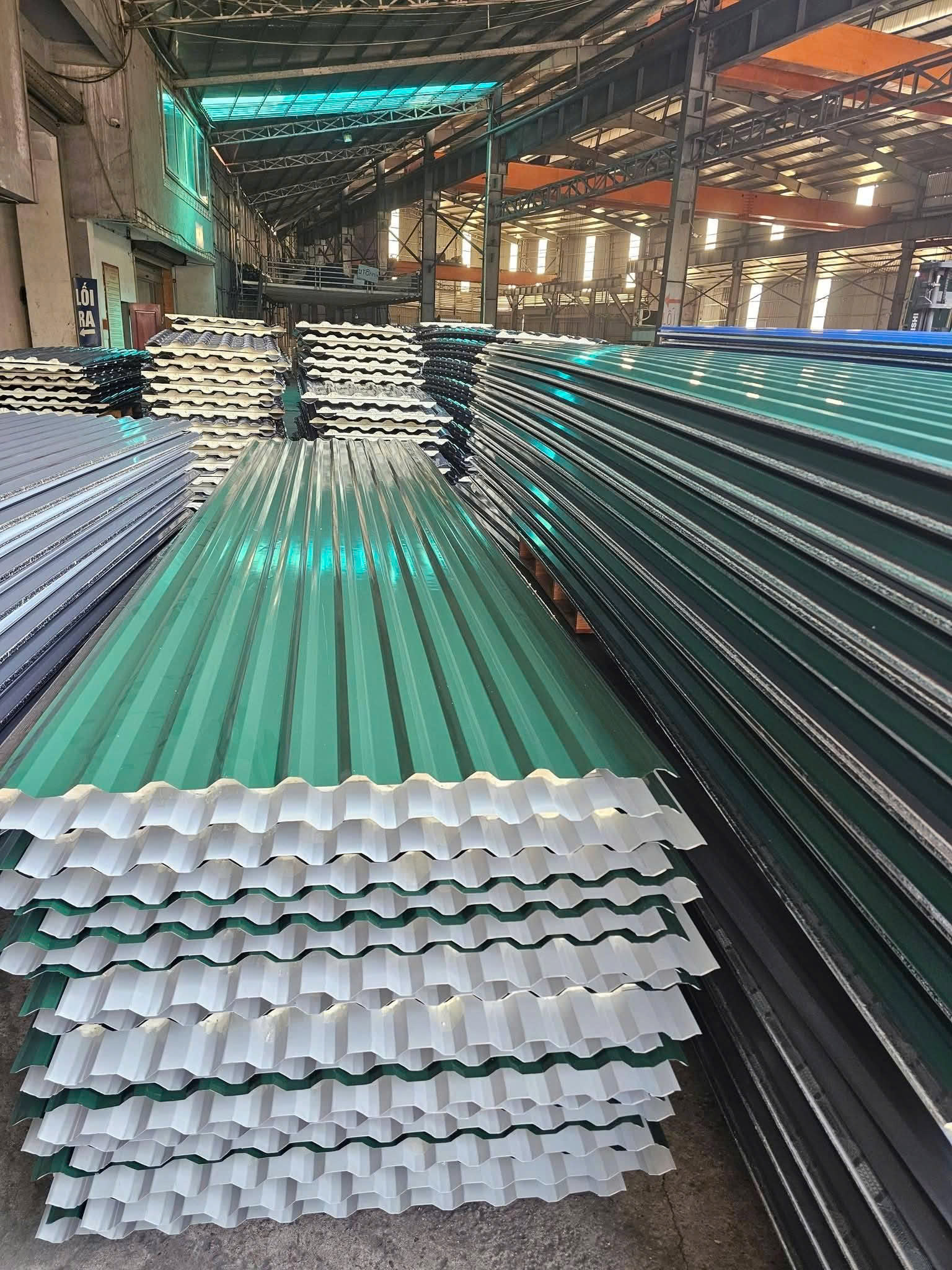 Giá Tôn Cách Nhiệt Tại Quận 12 - Giá Tận Xưởng, Giao Nhanh 1 Tôn Cách Nhiệt Tại Quận 12