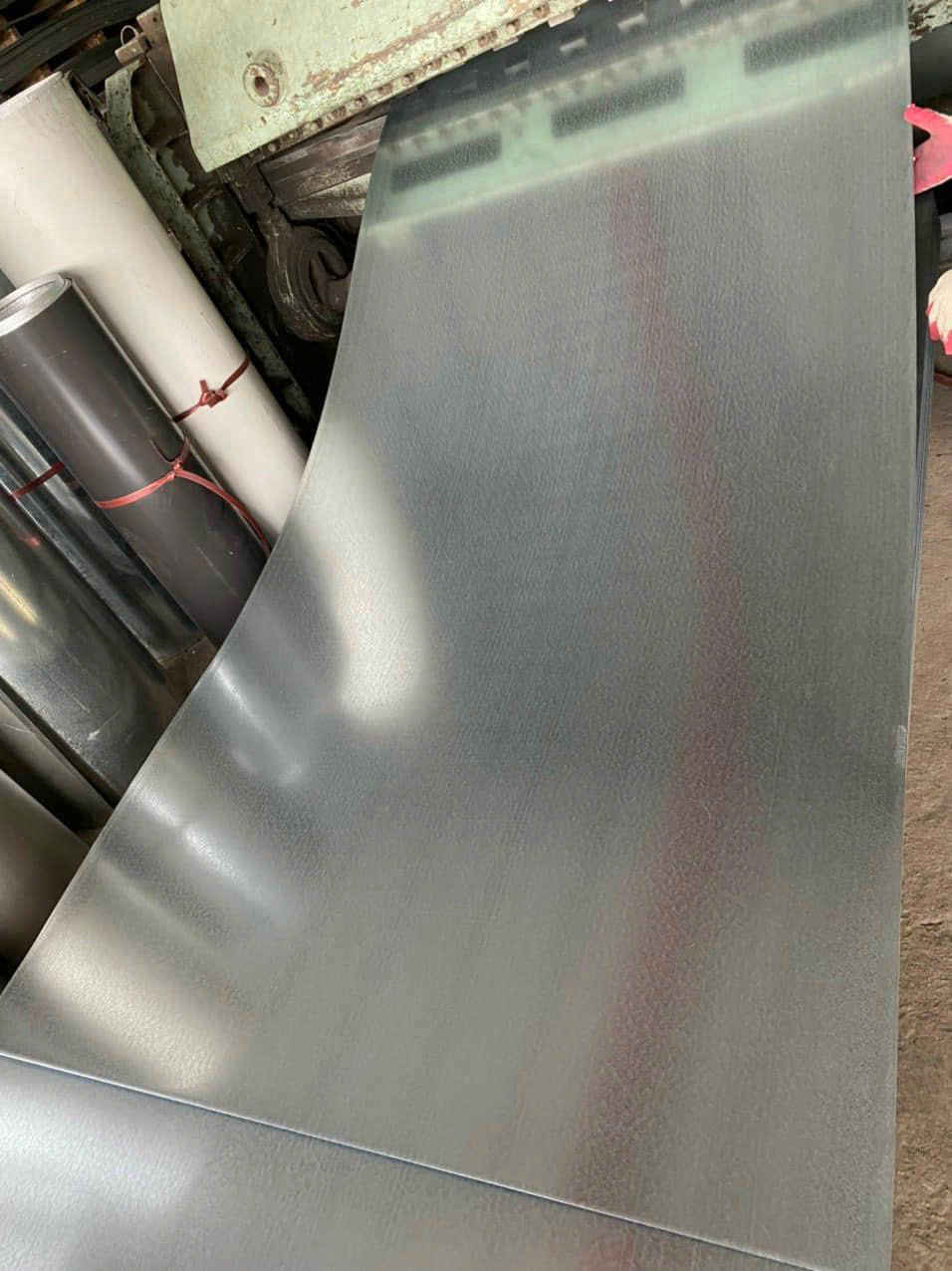 Giá Tôn Inox Phẳng Bao Nhiêu? Bảng Giá Mới Nhất Hôm Nay 2 giá Tôn inox phẳng