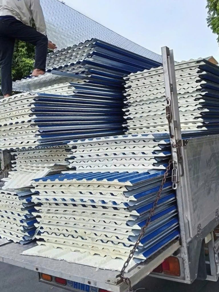 Giá Tôn Cách Nhiệt Tại Quận 3 - Giá Tốt, Chất Lượng Cao 6 Những Lưu Ý Khi Thi Công Tôn Cách Nhiệt Tại Quận 3