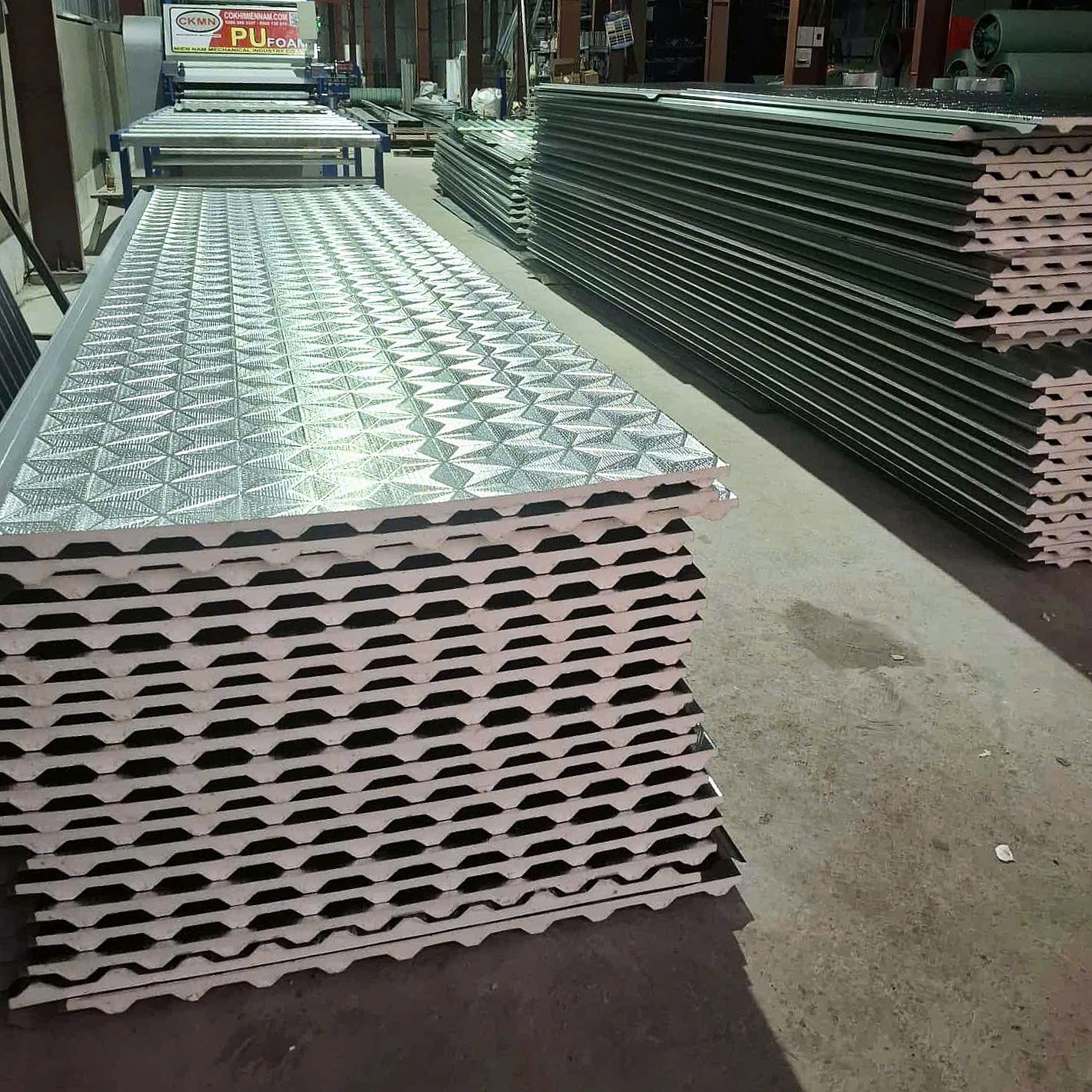 Giá Tôn Cách Nhiệt Tại Quận 4 Bao Nhiêu 1m²? 1 Tôn Cách Nhiệt Tại Quận 4