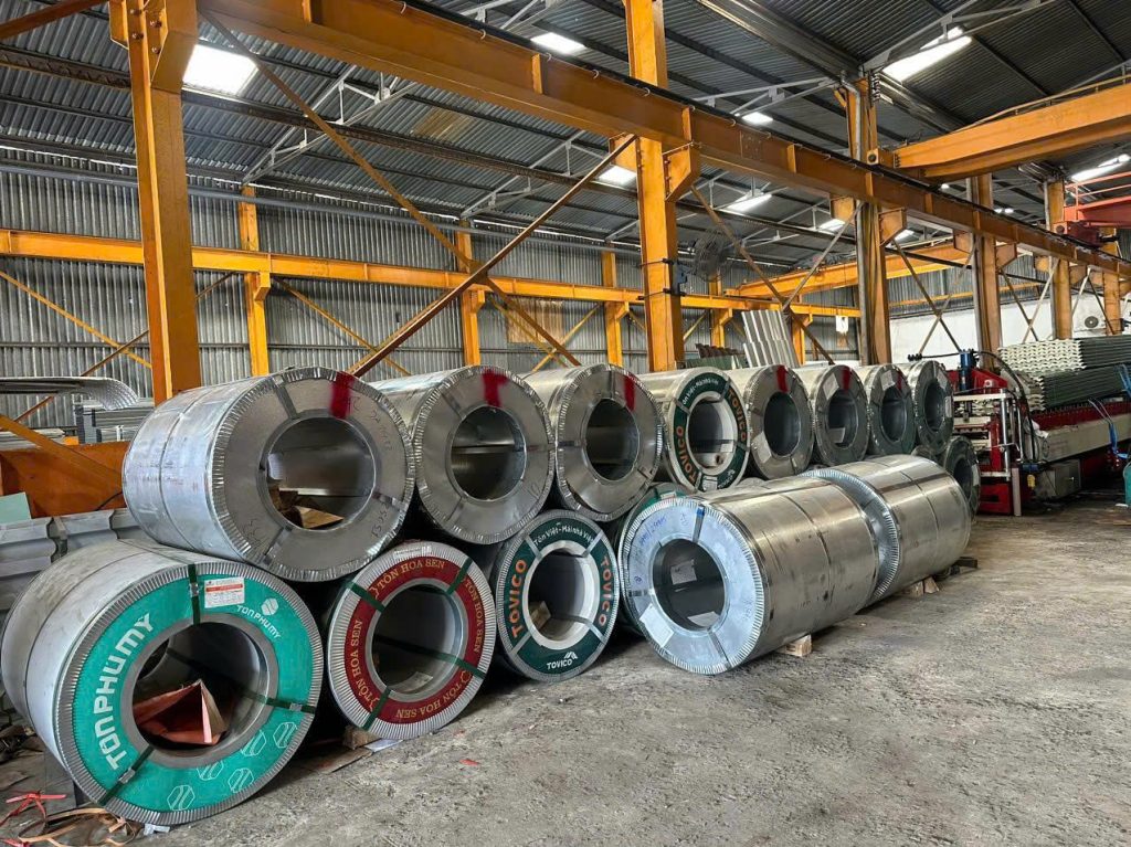  So Sánh Giá Tôn Rẻ Nhất Từ Các Thương Hiệu Uy Tín