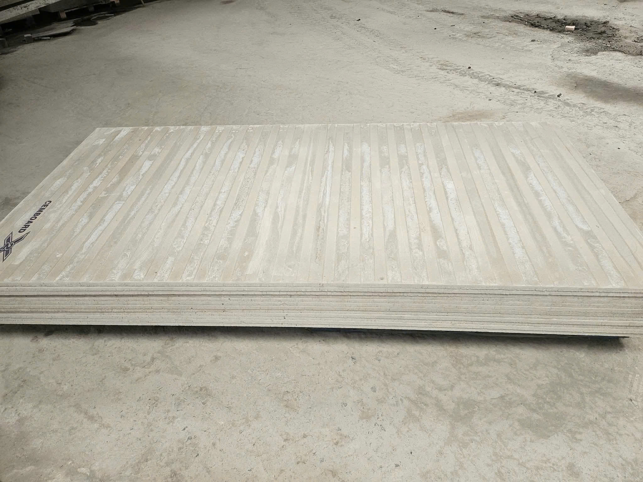 Thanh Lý Tấm Cemboard Cũ: 3 Kinh Nghiệm Vàng Giúp Bạn Tiết Kiệm Hàng Triệu Đồng 1 Thanh lý tấm Cemboard cũ