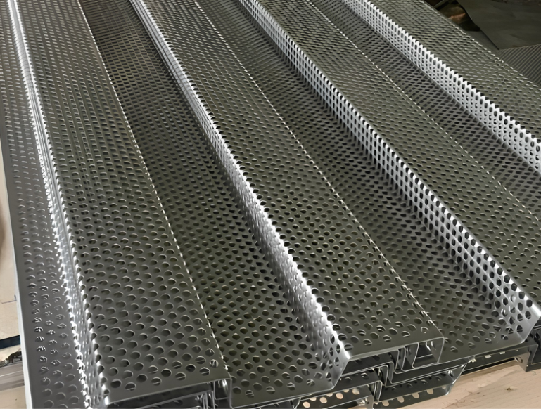 Tôn Kẽm Đục Lỗ Chính Hãng - Đa Dạng Kích Thước, Giá Cạnh Tranh 3 Tôn kẽm đục lỗ