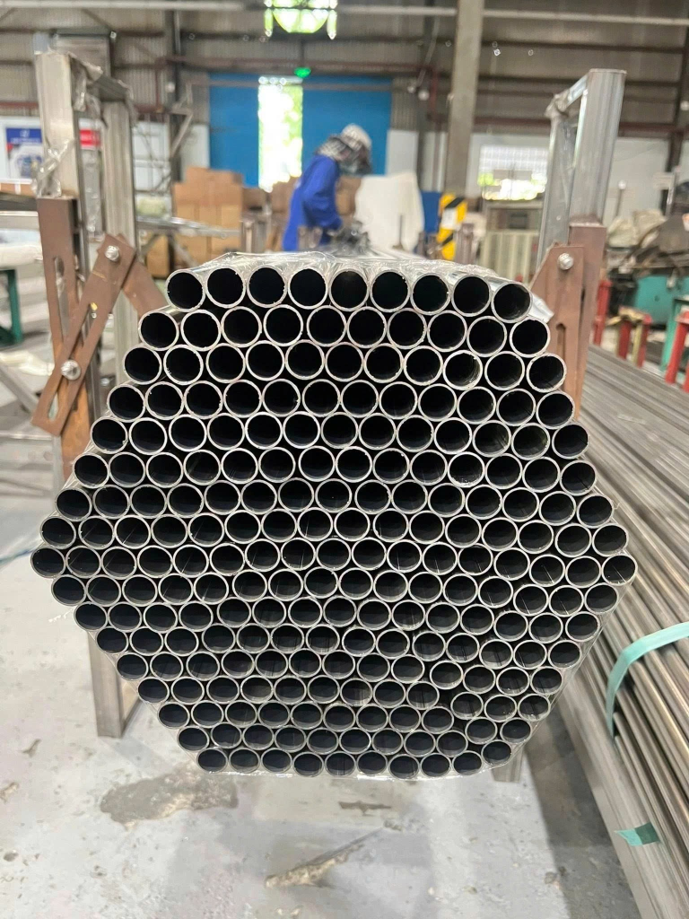 Ống Inox Tròn 304 – Vật Liệu "Quốc Dân" Cho Công Trình Bền Đẹp Theo Thời Gian 3 image 60