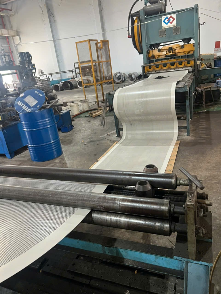 Tổng Quan Về Tôn Đục Lỗ Mạ Kẽm – 4 Tiêu Chí Chọn Độ Dày Tôn Phù Hợp 3 image 70