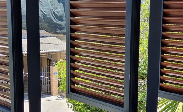 Giá Cửa Louver Cao Cấp - Báo Giá Minh Bạch, Giao Hàng Nhanh Chóng 3 thi cong louver nhom chat luong