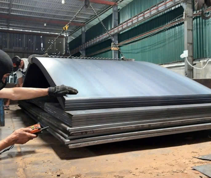 Giá Thép Tấm SM490 Mới Nhất Hiện Nay – Đặc Điểm & Ứng Dụng Chi Tiết 1 Giá thép tấm SM490
