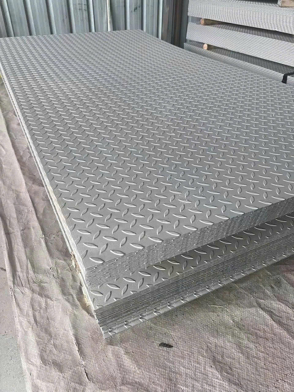 Tấm Inox dập nổi